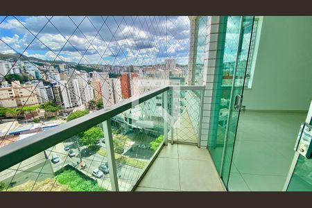 Sala de apartamento para alugar com 3 quartos, 110m² em Buritis, Belo Horizonte