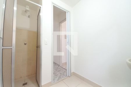 Banheiro de apartamento à venda com 1 quarto, 42m² em Conceicao, Campinas