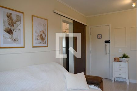 Sala de estar de apartamento à venda com 2 quartos, 68m² em Vila Madalena, São Paulo