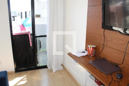 Sala de TV de apartamento para alugar com 3 quartos, 94m² em Jardim Isis, Cotia