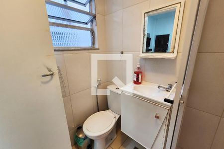 Banheiro de kitnet/studio à venda com 1 quarto, 18m² em Laranjeiras, Rio de Janeiro