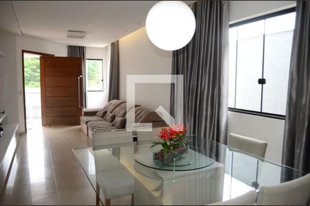 Sala de casa para alugar com 2 quartos, 134m² em Jardim Vitoria, Belo Horizonte