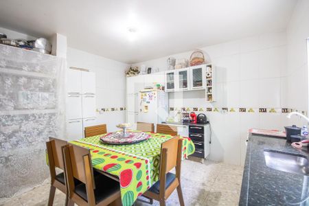 Casa à venda com 350m², 4 quartos e 5 vagas Casa à venda com 350m², 4 quartos e 5 vagasCozinha