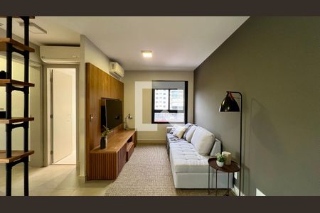 Sala de TV de apartamento à venda com 1 quarto, 70m² em Vila Madalena, São Paulo