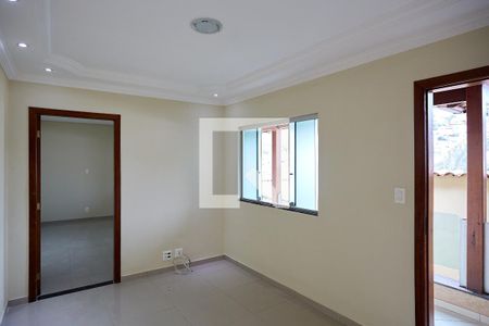 Sala de casa para alugar com 2 quartos, 80m² em Paraíso, Belo Horizonte