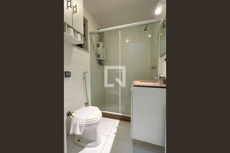 Banheiro de apartamento para alugar com 1 quarto, 33m² em Copacabana, Rio de Janeiro