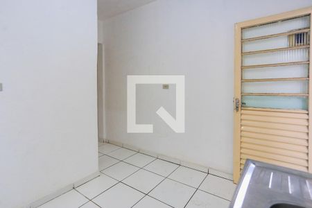 cozinha de casa para alugar com 1 quarto, 30m² em Vila Dalva, São Paulo