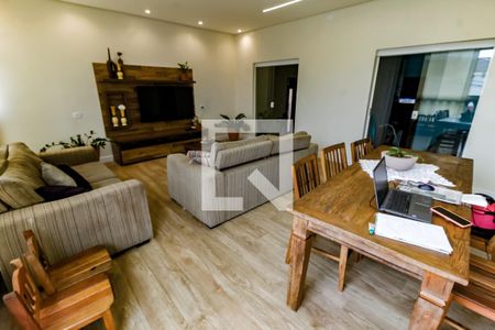 Sala de casa à venda com 3 quartos, 187m² em Jardim Wanda, Taboão da Serra