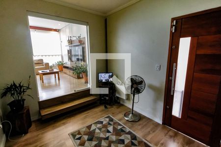 Hall de entrada de casa à venda com 3 quartos, 187m² em Jardim Wanda, Taboão da Serra