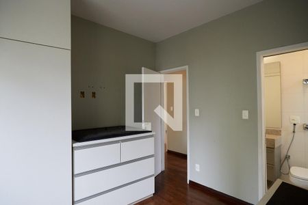 Suíte de apartamento para alugar com 3 quartos, 100m² em Santo Antônio, Belo Horizonte