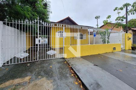 Casa para alugar com 64m², 2 quartos e 4 vagas Casa para alugar com 64m², 2 quartos e 4 vagasFachada