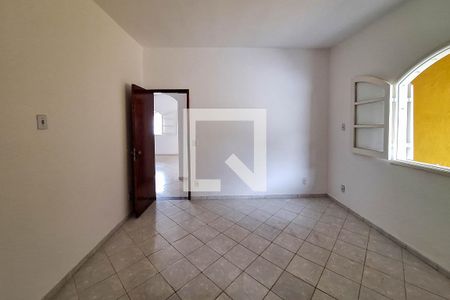 Casa para alugar com 64m², 2 quartos e 4 vagas Casa para alugar com 64m², 2 quartos e 4 vagasSuíte