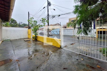 Casa para alugar com 64m², 2 quartos e 4 vagas Casa para alugar com 64m², 2 quartos e 4 vagasQuintal