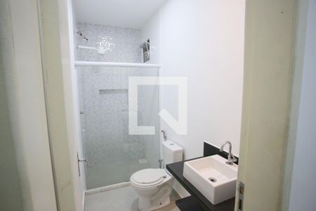 Banheiro de apartamento para alugar com 1 quarto, 50m² em Taquara, Rio de Janeiro