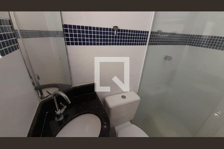 Banheiro de apartamento para alugar com 2 quartos, 54m² em Canto do Forte, Praia Grande