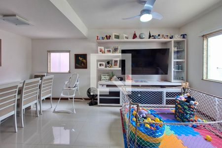 Sala de casa à venda com 3 quartos, 129m² em Serra Grande, Niterói