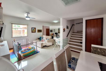 Sala de casa à venda com 3 quartos, 129m² em Serra Grande, Niterói