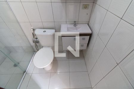 Banheiro de casa para alugar com 1 quarto, 25m² em Vila Dalva, Osasco