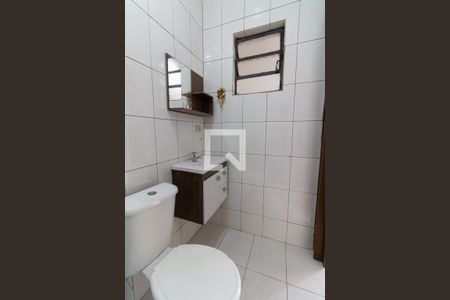 Banheiro de casa para alugar com 1 quarto, 25m² em Vila Dalva, Osasco