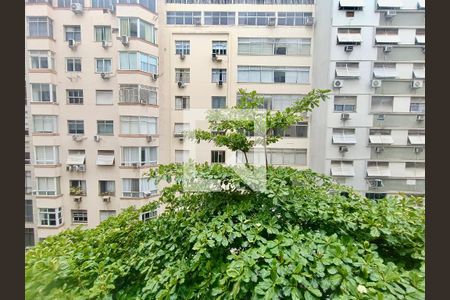 Sala vista de apartamento à venda com 3 quartos, 80m² em Leme, Rio de Janeiro