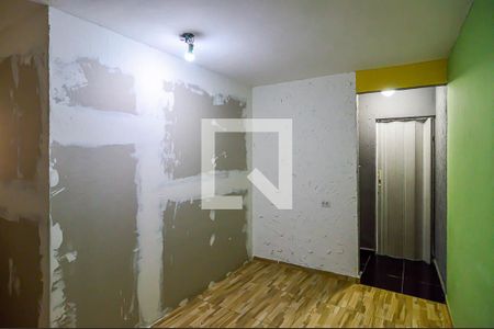 Quarto de casa para alugar com 1 quarto, 40m² em Vila Lourdes, Barueri