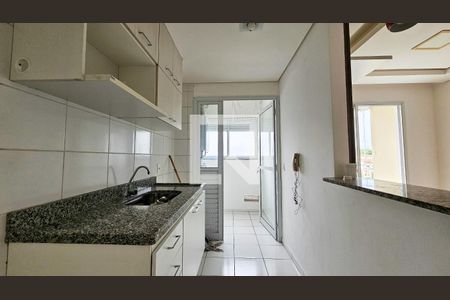 Cozinha de apartamento para alugar com 2 quartos, 55m² em Interlagos, São Paulo