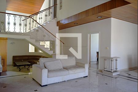 Sala de estar de casa para alugar com 4 quartos, 411m² em Alto de Pinheiros, São Paulo