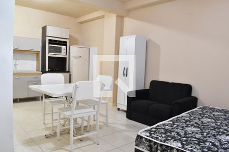 Sala/Quarto de apartamento para alugar com 1 quarto, 55m² em Boa Vista, Curitiba