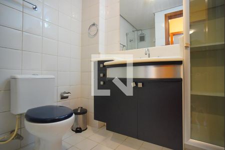 Banheiro da Suíte de apartamento para alugar com 1 quarto, 54m² em Petrópolis, Porto Alegre