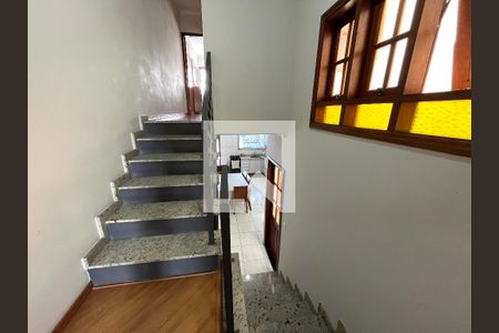 Escada de casa à venda com 4 quartos, 156m² em Cidade Vargas, São Paulo