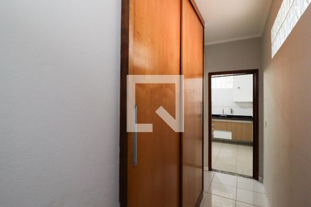 Corredor de casa para alugar com 1 quarto, 110m² em Jardim do Colegio, São Paulo