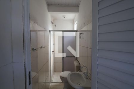 Banheiro de kitnet/studio para alugar com 1 quarto, 44m² em Igara, Canoas