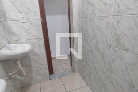 Banheiro de casa para alugar com 2 quartos, 64m² em Vila São Luis, Duque de Caxias