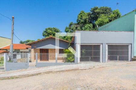 Casa à venda com 235m², 3 quartos e 4 vagas Casa à venda com 235m², 3 quartos e 4 vagasFachada