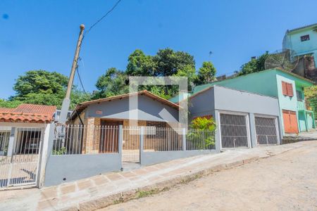Casa à venda com 235m², 3 quartos e 4 vagas Casa à venda com 235m², 3 quartos e 4 vagasFachada