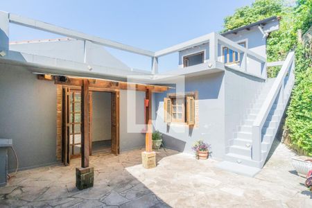 Casa à venda com 235m², 3 quartos e 4 vagas Casa à venda com 235m², 3 quartos e 4 vagasÁrea externa