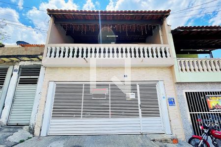 Casa à venda com 180m², 2 quartos e 1 vaga Casa à venda com 180m², 2 quartos e 1 vagaFachada