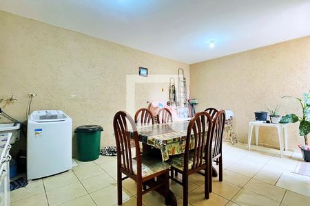 Casa à venda com 180m², 2 quartos e 1 vaga Casa à venda com 180m², 2 quartos e 1 vagaÁrea de Serviço - Casa 2