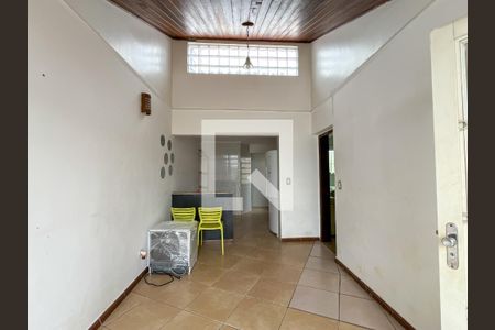 Sala de casa à venda com 2 quartos, 119m² em Parque Maria Domitila, São Paulo