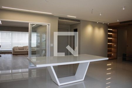 Sala 1 de apartamento para alugar com 3 quartos, 240m² em Tatuapé, São Paulo