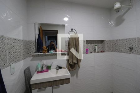 Casa à venda com 156m², 3 quartos e 2 vagas Casa à venda com 156m², 3 quartos e 2 vagasBanheiro 2