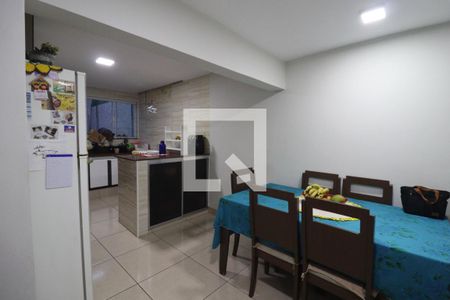 Casa à venda com 156m², 3 quartos e 2 vagas Casa à venda com 156m², 3 quartos e 2 vagasCozinha e Área de Serviço