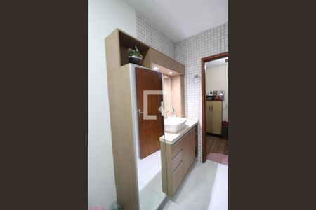 Casa à venda com 156m², 3 quartos e 2 vagas Casa à venda com 156m², 3 quartos e 2 vagasBanheiro