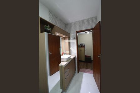 Casa à venda com 156m², 3 quartos e 2 vagas Casa à venda com 156m², 3 quartos e 2 vagasBanheiro