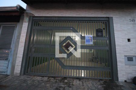 Casa à venda com 156m², 3 quartos e 2 vagas Casa à venda com 156m², 3 quartos e 2 vagasFachada