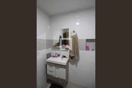 Casa à venda com 156m², 3 quartos e 2 vagas Casa à venda com 156m², 3 quartos e 2 vagasBanheiro 2