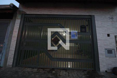 Casa à venda com 156m², 3 quartos e 2 vagas Casa à venda com 156m², 3 quartos e 2 vagasFachada