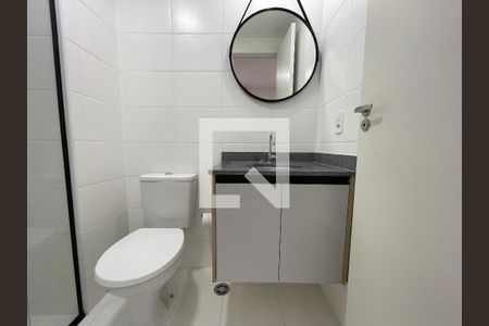 Banheiro de kitnet/studio para alugar com 1 quarto, 24m² em Butantã, São Paulo