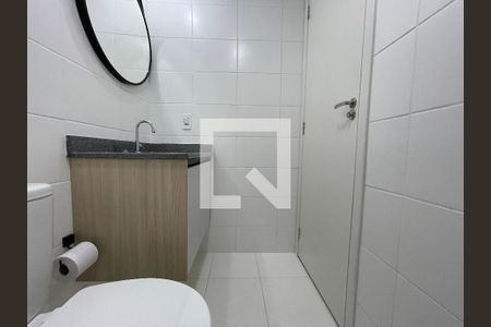 Banheiro de kitnet/studio para alugar com 1 quarto, 24m² em Butantã, São Paulo