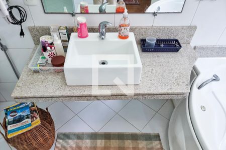 Casa de condomínio para alugar com 349m², 4 quartos e 6 vagas Casa de condomínio para alugar com 349m², 4 quartos e 6 vagasBanheiro da Suíte 3